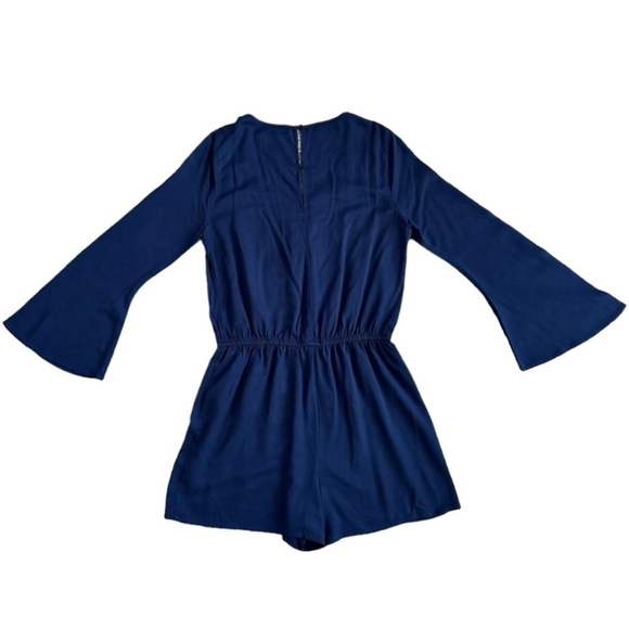 NWT Women’s Romper JUSTFAB Bell Sleeve Romper Navy Blue Rayon Romper - Picture 5 of 8